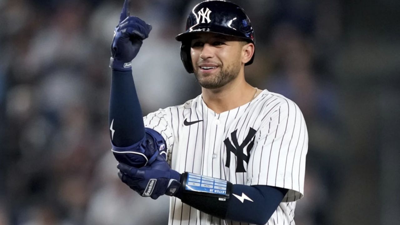 Exconductor de Uber y maestro sustituto pega su primer hit en Grandes Ligas