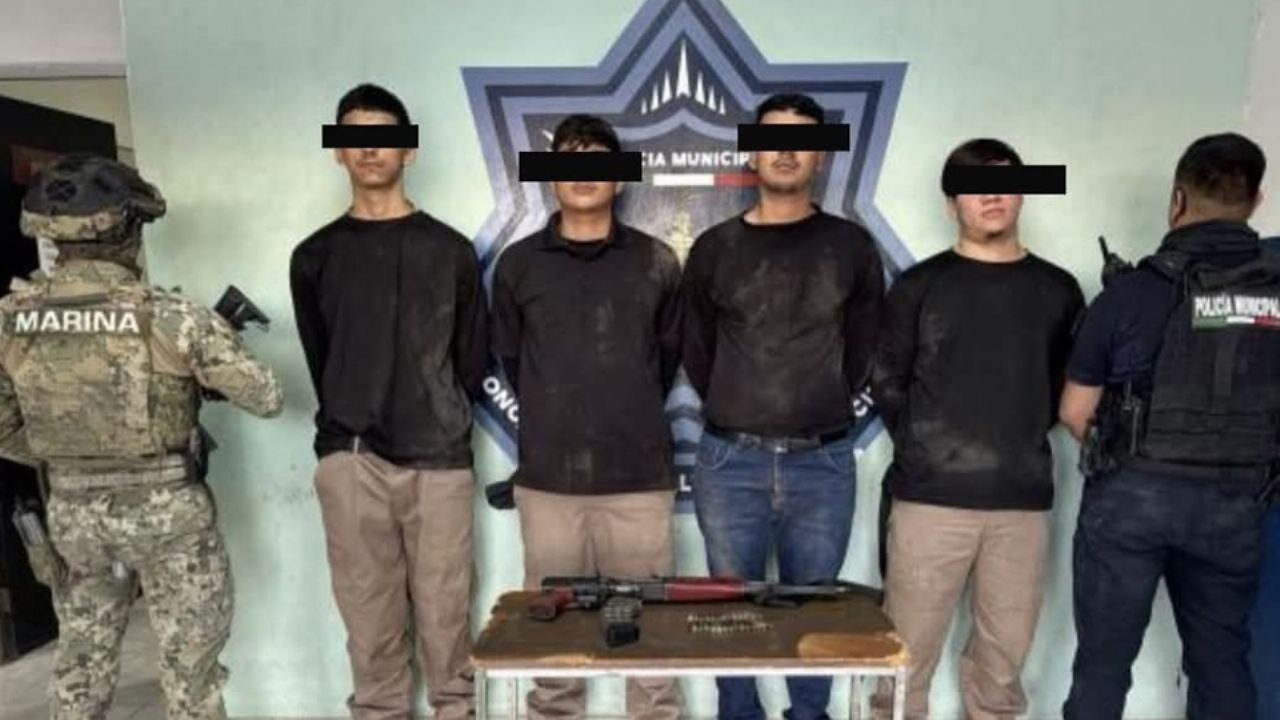 Arrestan a cuatro jóvenes que portaban ropa táctica en Ciudad Obregón; les aseguran arma