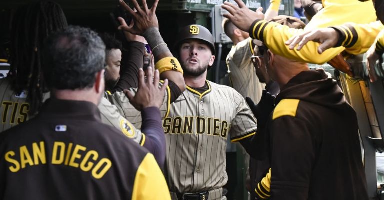Los Padres regresan a casa para enfrentar a los Atléticos