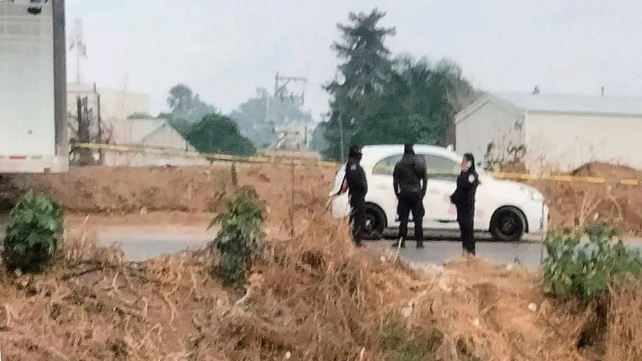 Edomex: Encuentran tres cuerpos dentro de un taxi abandonado en Cuautitlán Izcalli