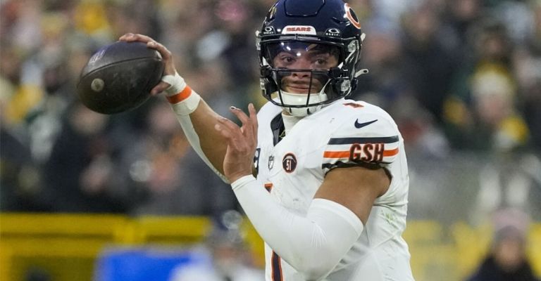 Fields llegó a la NBA con los Bears