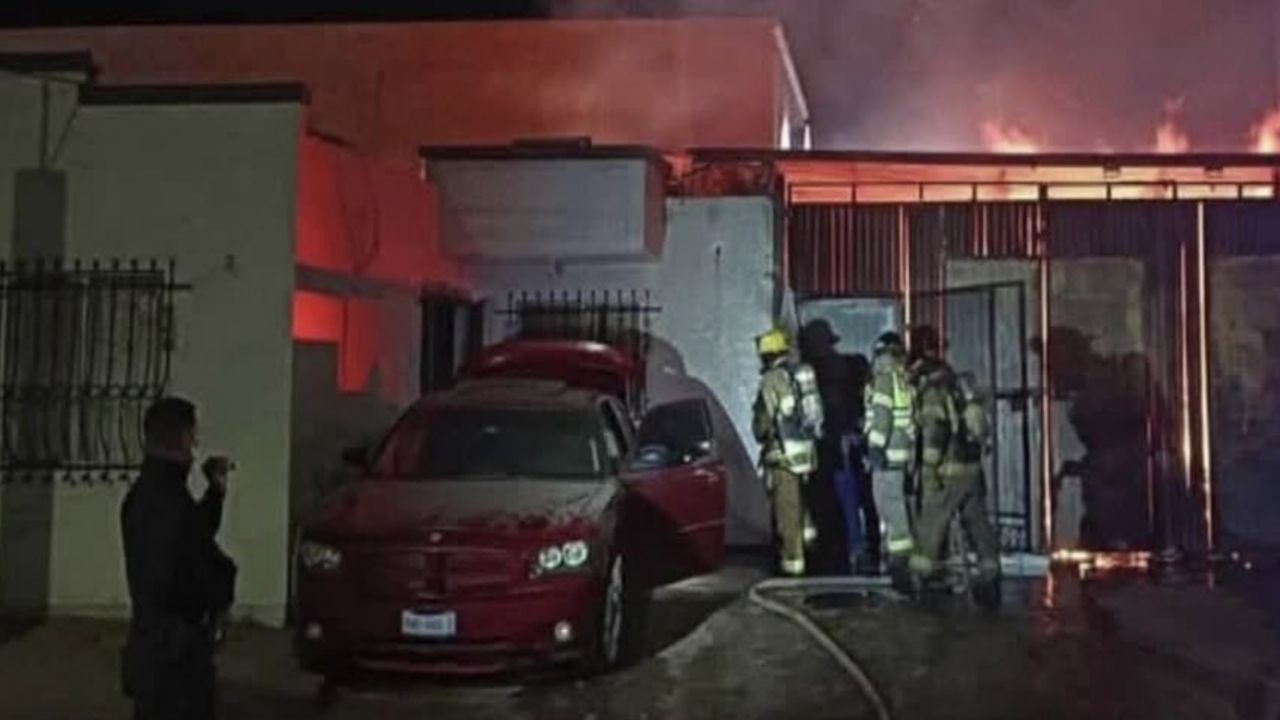 Código Rojo en Hermosillo: Fuerte incendio en frutería moviliza a las autoridades