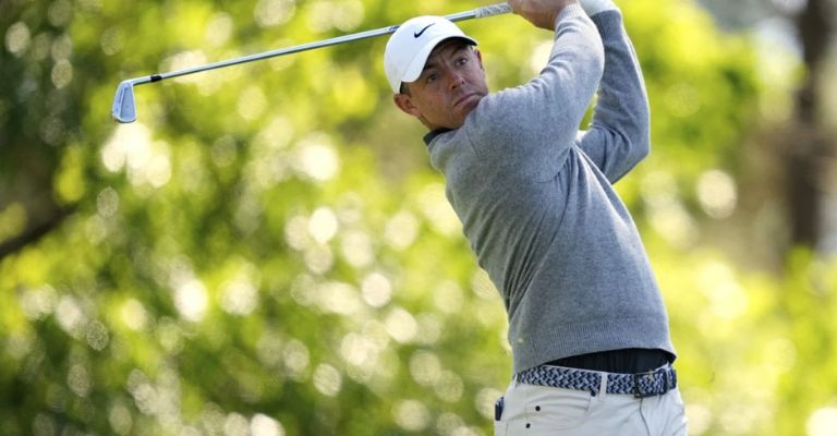 McIlroy se recuperó de una mala primera jornada