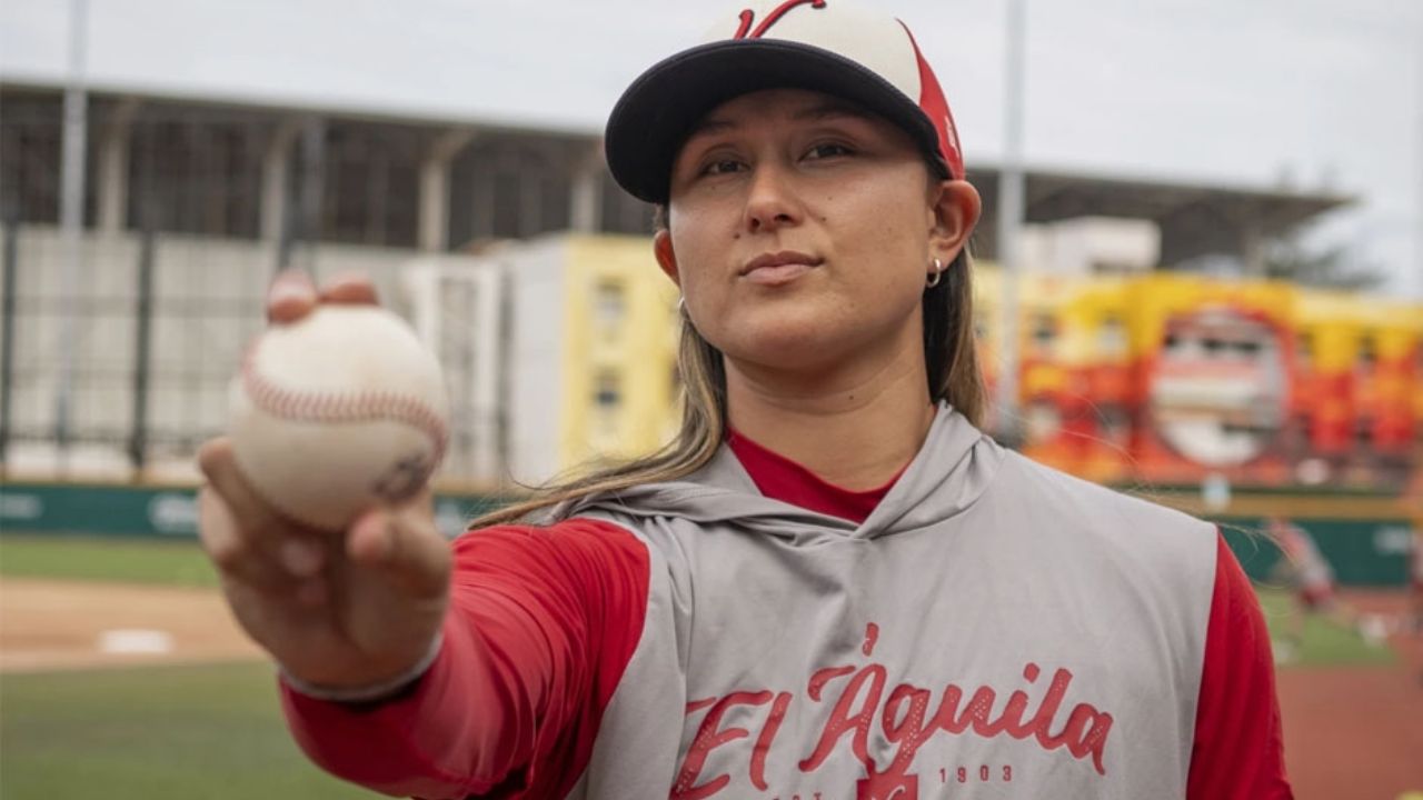 Kelsie Whitmore espera aprender… y jugar en la Liga Mexicana de Beisbol