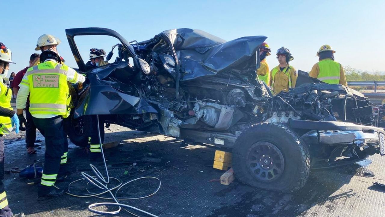 Choque entre auto y tráiler deja una mujer y tres menores heridos en carretera de Sonora