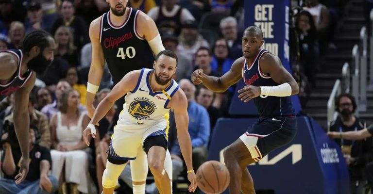 Curry y los Warriors se miden a los Grizzlies