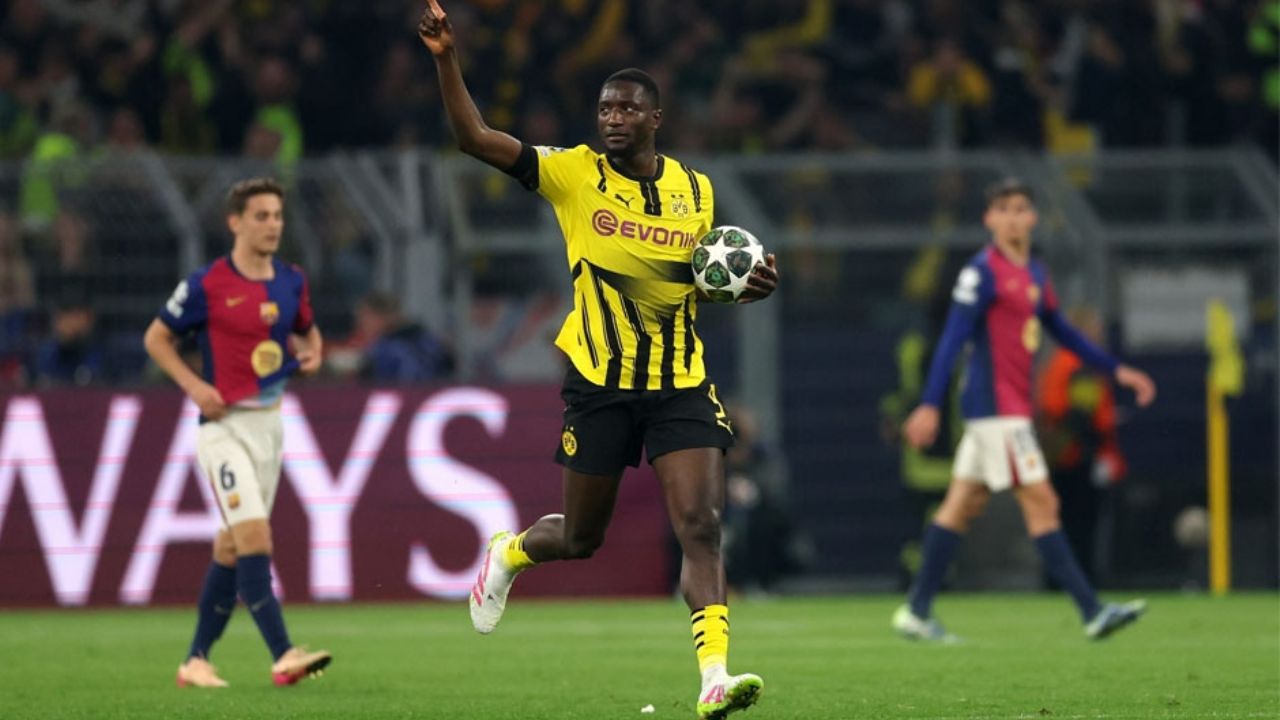 Guirassy anota un hat trick para el Dortmund; pero el Barcelona avanza a semifinales