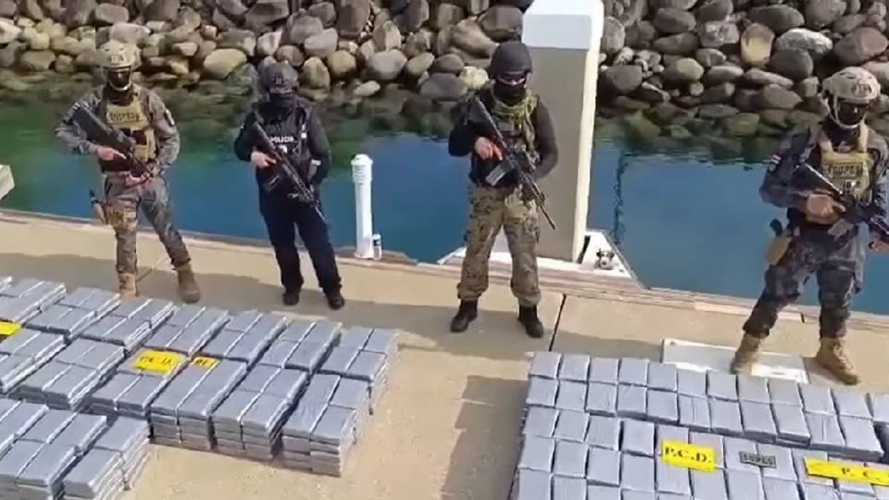 Arrestan a tres mexicanos con casi una tonelada de narcóticos a bordo de yate en Costa Rica