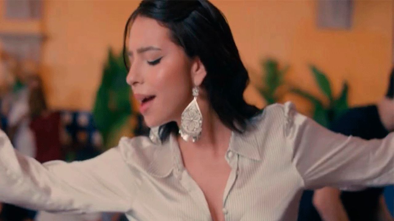 “Pasamos de amantes a enemigos”: Así dice la nueva y polémica canción de Ángela Aguilar