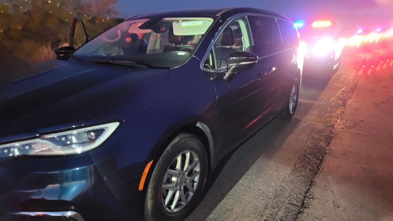 Arrestan a mujer en Arizona por contrabando de 5 migrantes; los llevaba en su vehículo