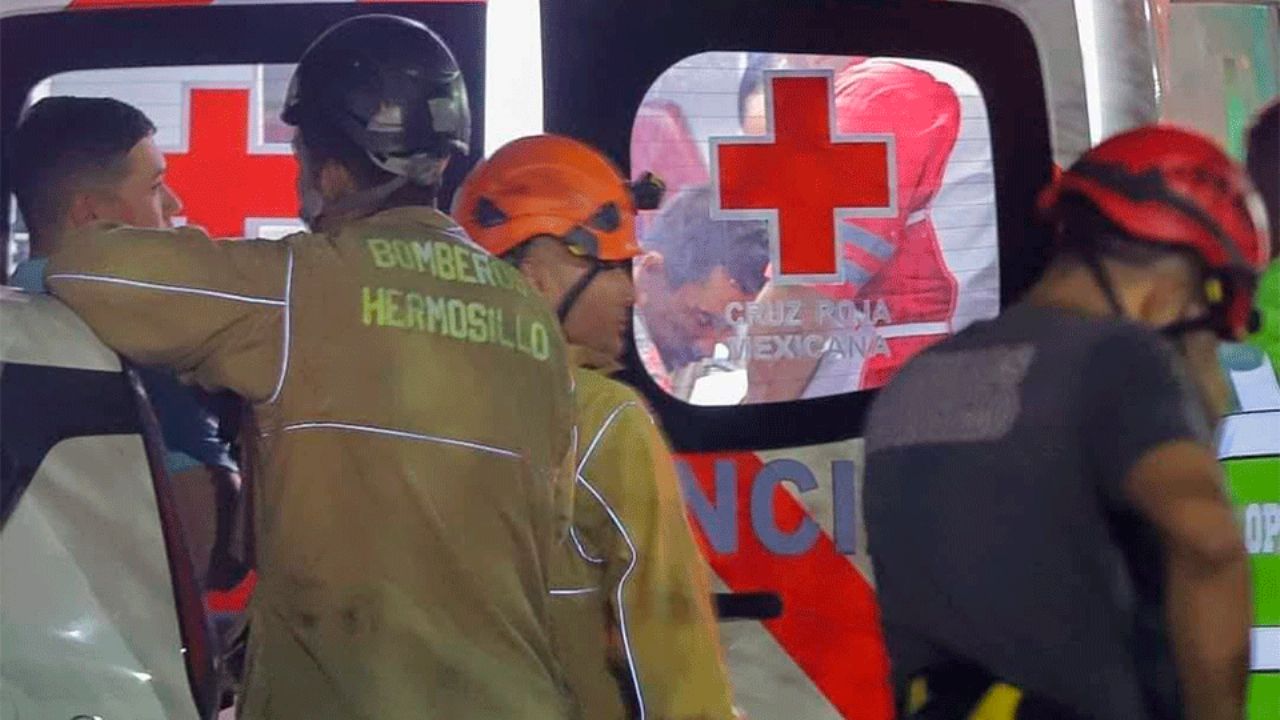 Tráiler cargado de sandías se incendia en carretera rumbo a Bahía de Kino en Hermosillo