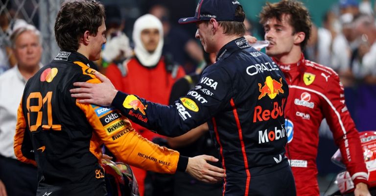 Verstappen felicita al ganador