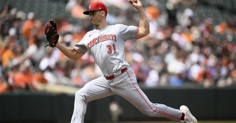 Brent Suter abrió el encuentro por Cincinnati