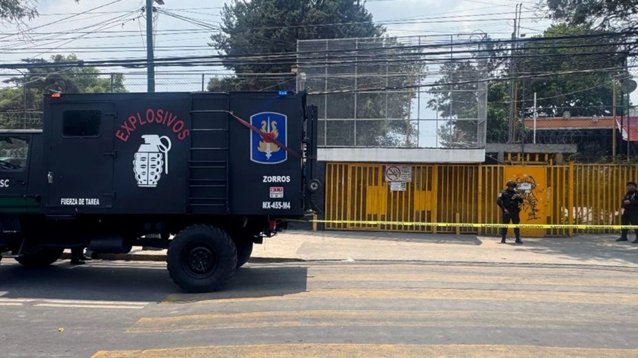 VIDEO: Desalojan preparatoria de la UNAM en Ciudad de México; hubo varias explosiones