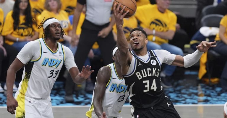 Antetokounmpo está feliz por el regreso de su compañero