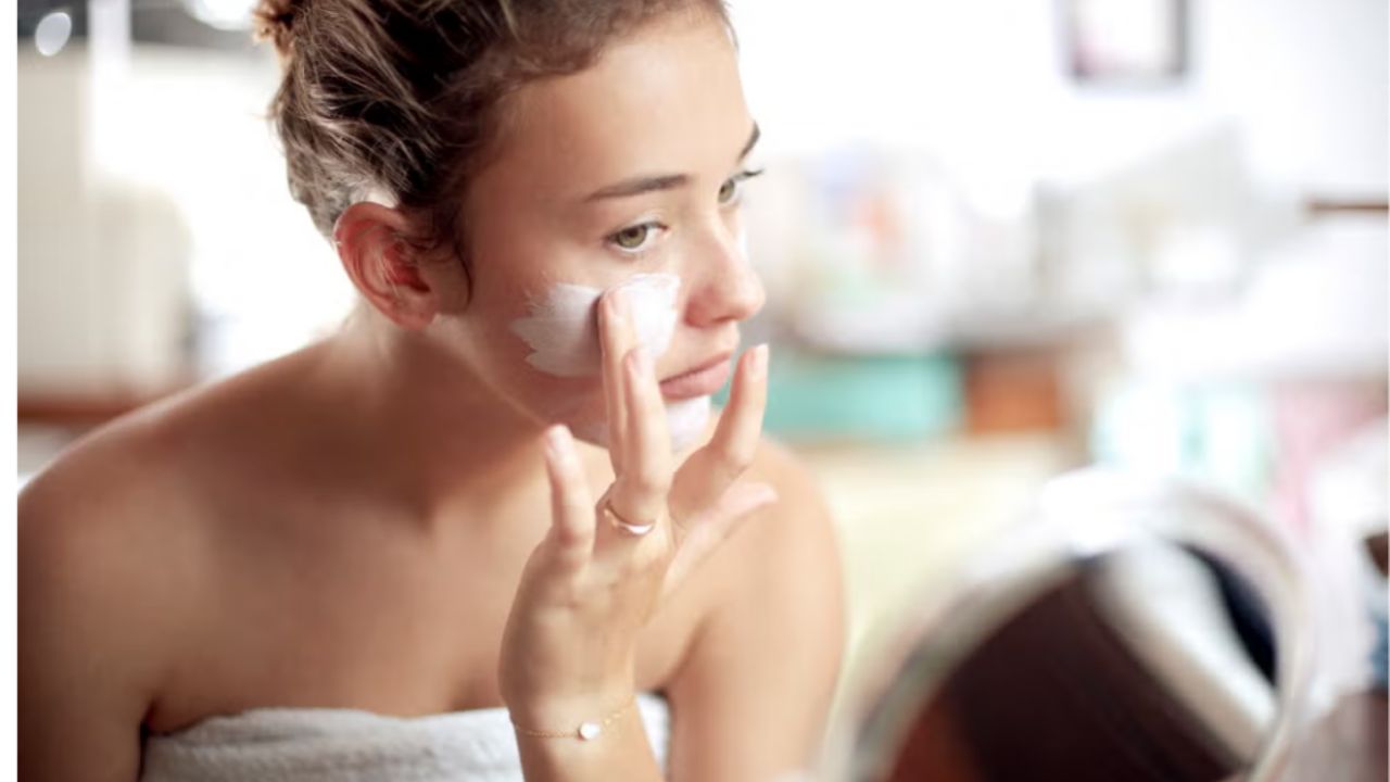 ¡Mejores que Eucerín! 6 cremas muy baratas que contienen protector solar y vitaminas