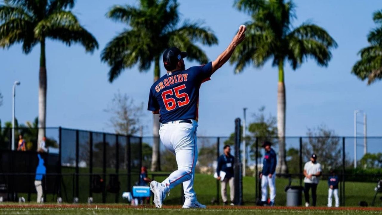 José Urquidy sigue con su recuperación, pero ahora con los colores de los Detroit Tigers