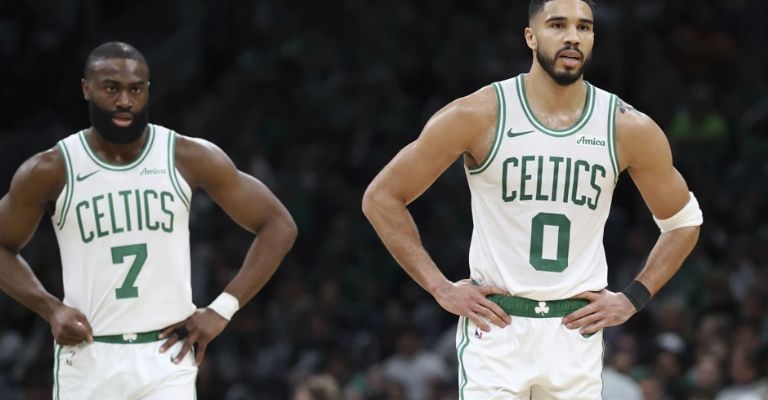 Tatum podría perderse el Juego 2 por una lesión