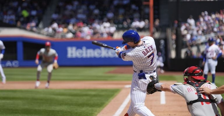 Baty dispara su jonrón en la segunda entrada