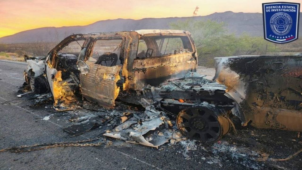Localizan armas largas en vehículo y trailer calcinados tras ataque armado en Chihuahua