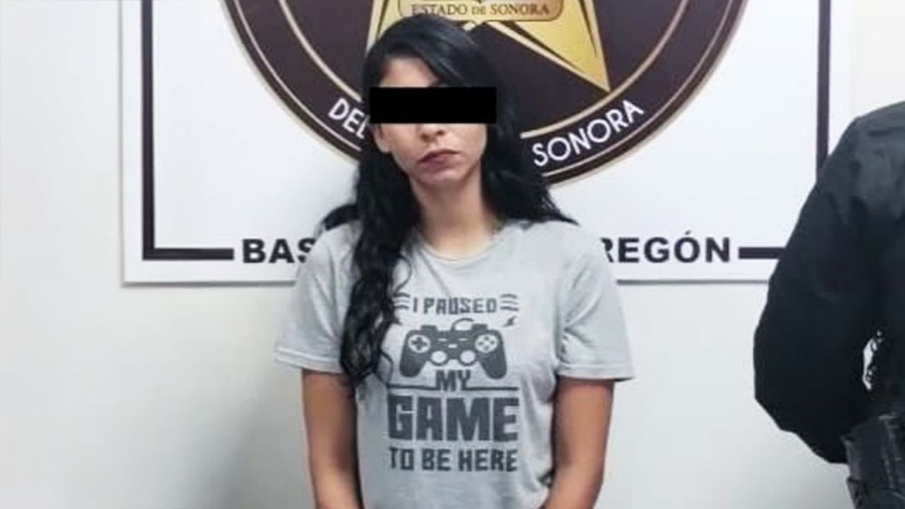 Sorprenden a mujer con 53 envoltorios de droga en Ciudad Obregón; iba armada con pistola