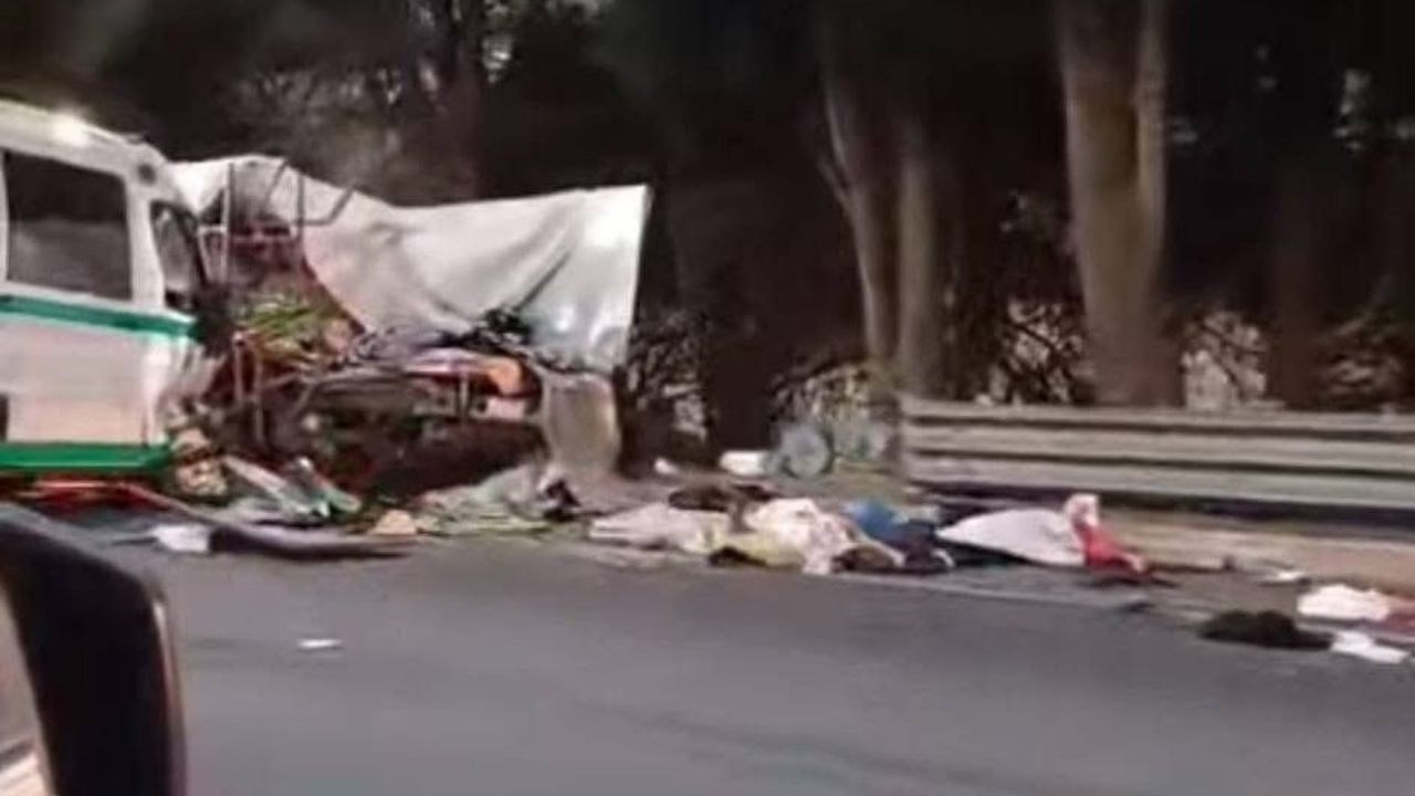 Fatal accidente en la México-Cuernavaca: Choque entre ambulancia y auto deja 4 muertos