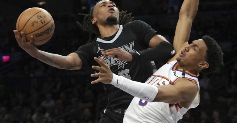 Castle tuvo un gran desempeño con los Spurs