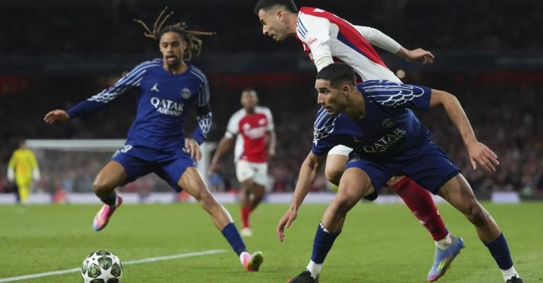 La defensa del PSG secó el ataque de los Gunners