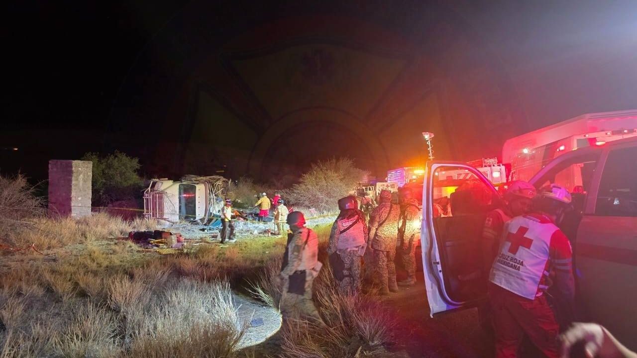 Muere elemento del Ejército mexicano tras volcadura en la Carretera Federal México 45