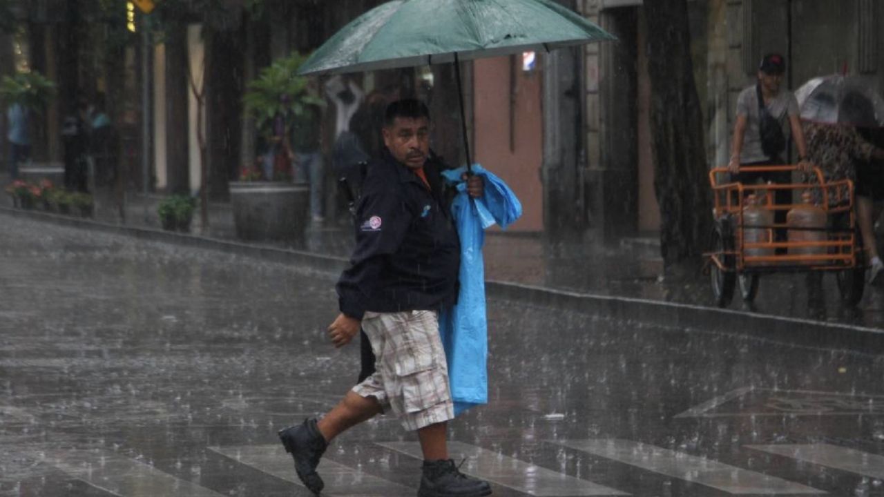 ¡Atención! Torbellinos, lluvias intensas y calor extremo marcarán el clima en México HOY
