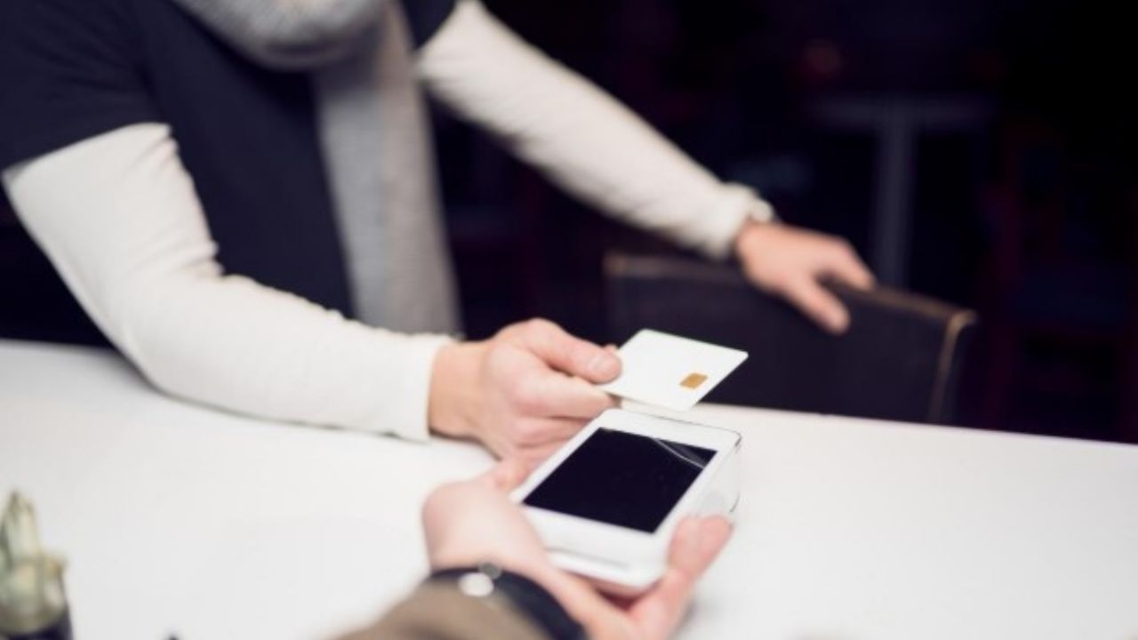 ¿Qué es un lector de tarjetas y para qué sirve? Descubre cómo optimizar los pagos en tu negocio