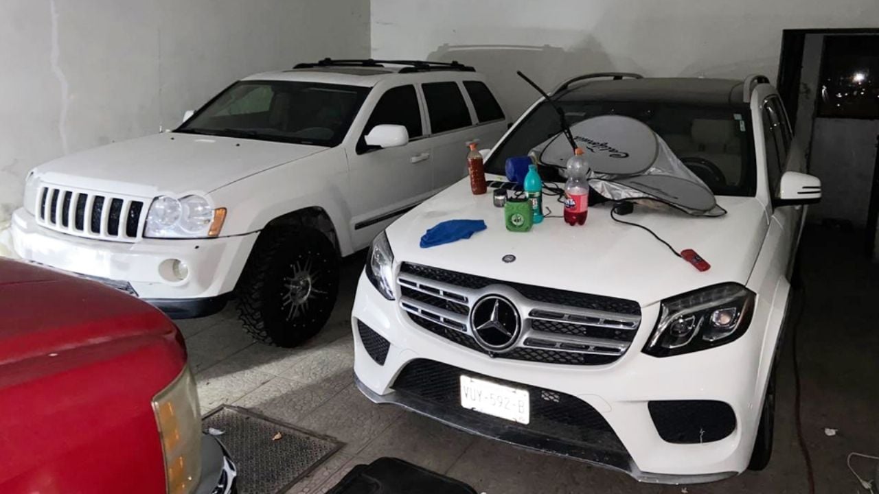 Catean guarida del narco en Nogales; aseguran vehículos robados, droga y equipo táctico