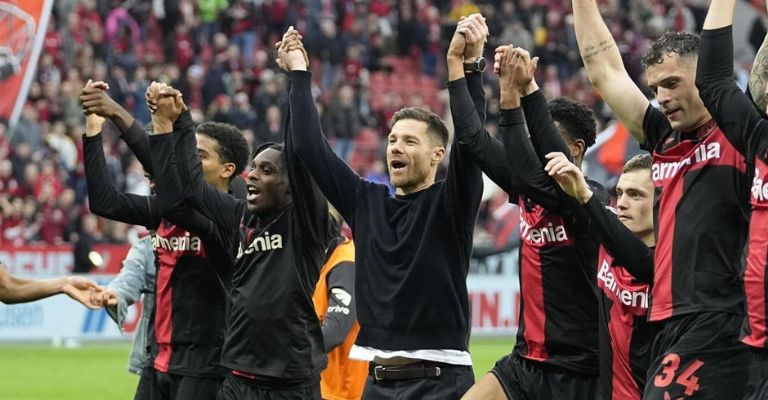 Alonso se dice feliz con el Leverkusen