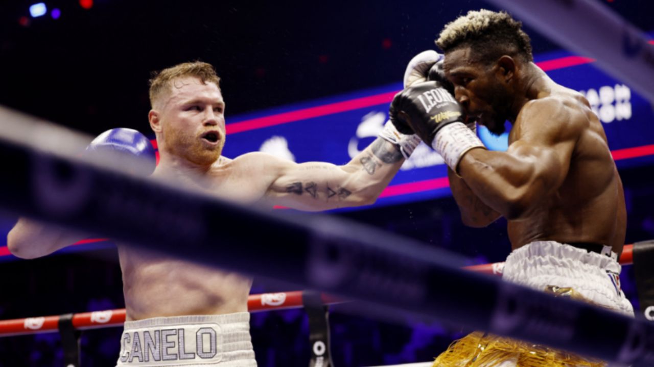 ‘Canelo’ Álvarez es doble campeón indiscutido pero sigue dejando dudas arriba del ring