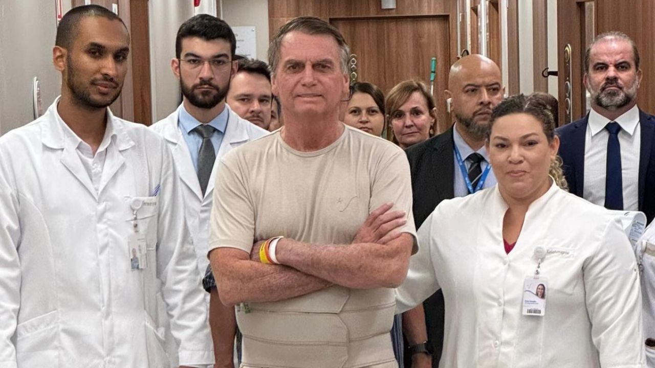 VIDEO: Bolsonaro sale del hospital tras cirugía intestinal; planea reaparecer en protesta