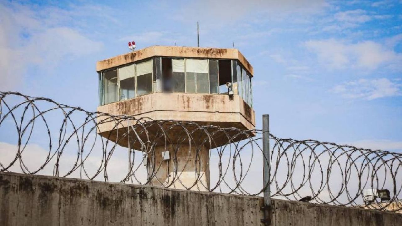 Reportan motín en penal de La Pila en San Luis Potosí; reportan incendios y un muerto