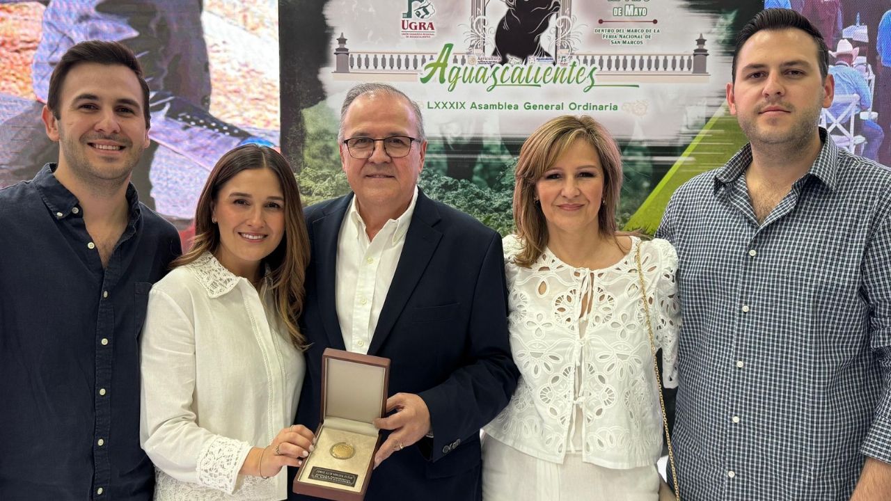 Recibe el sonorense Jorge Luis Molina la Medalla Presidencial al Mérito Ganadero