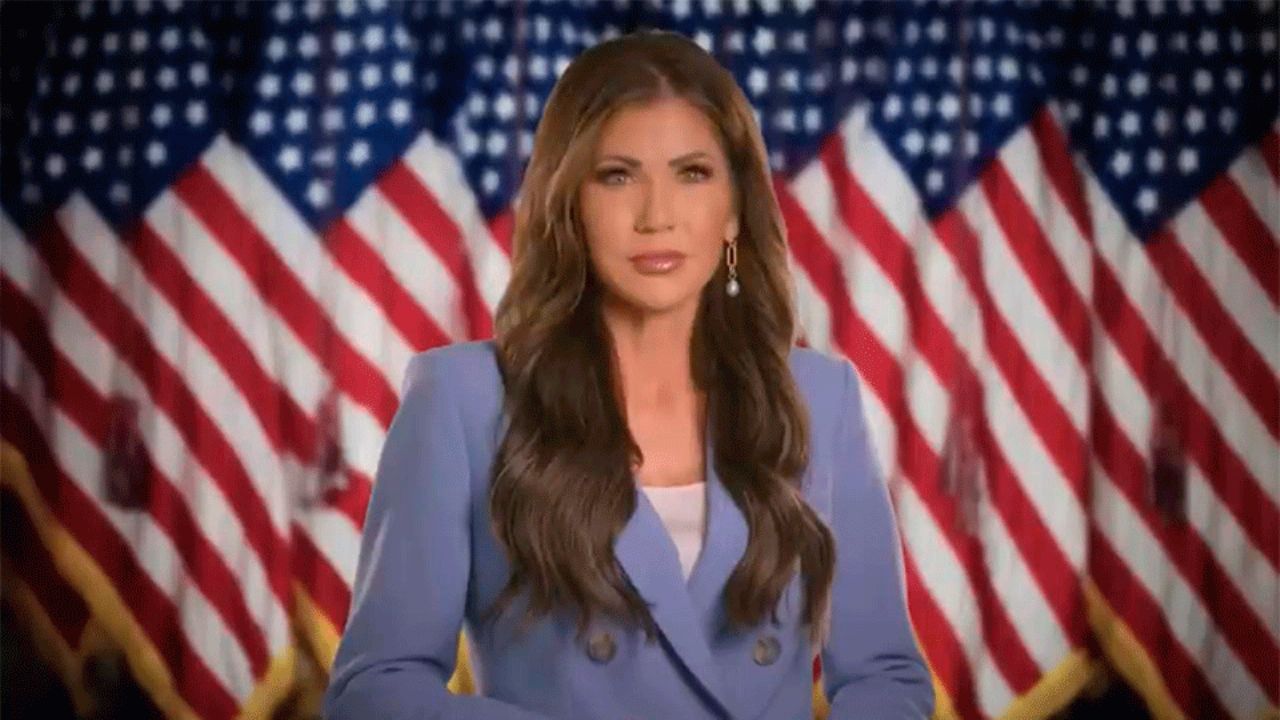 Kristi Noem acusa a Claudia Sheinbaum de alentar protestas en Los Ángeles contra redadas