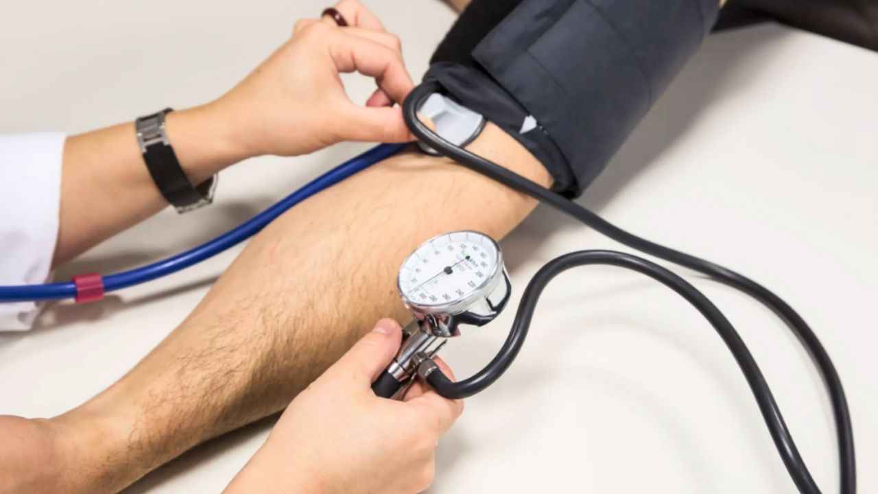 Alimentos prohibidos para la hipertensión: Qué evitar para cuidar tu corazón