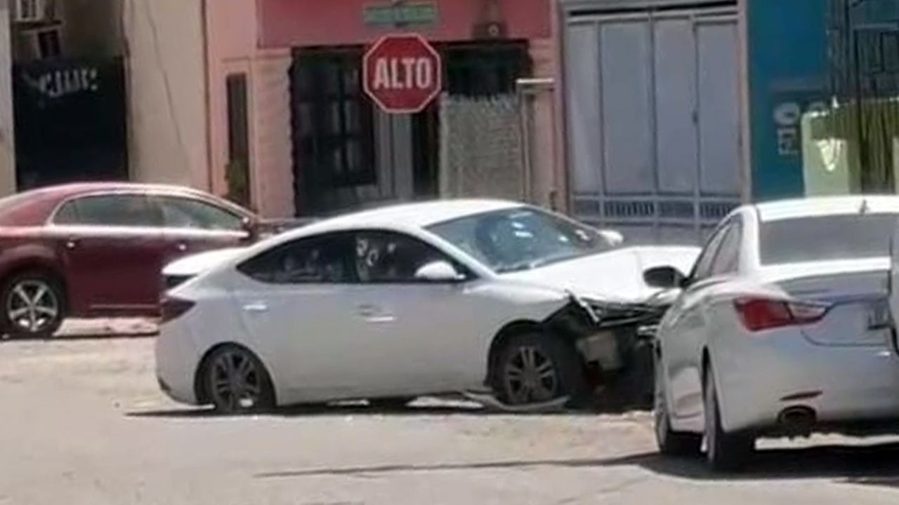 Rafaguean vehículo al sur de Ciudad Obregón; hay por lo menos tres personas muertas