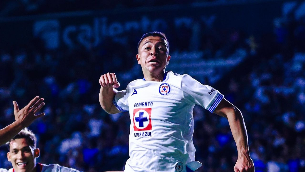 Cruz Azul domina a la ‘Fiera’ y tiene medio boleto a las semifinales del Clausura 2025
