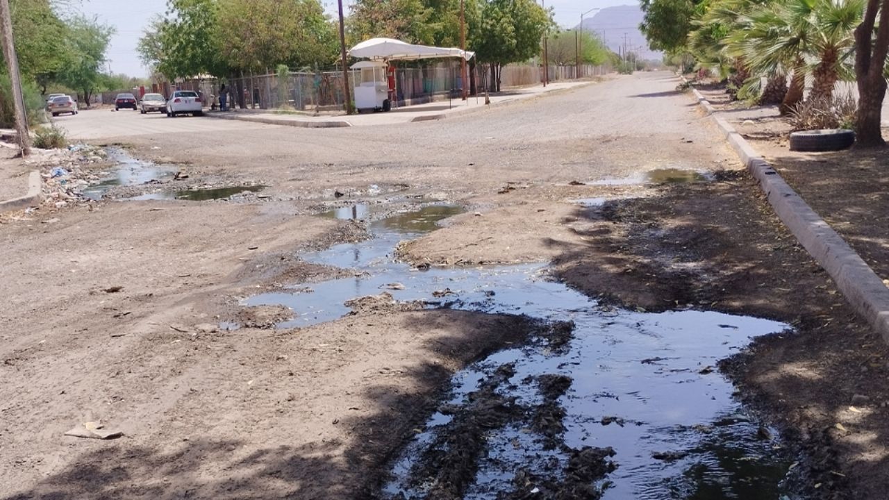 Ciudad Obregón: Denuncian fugas de aguas negras cerca de jardín de niños en la Beltrones
