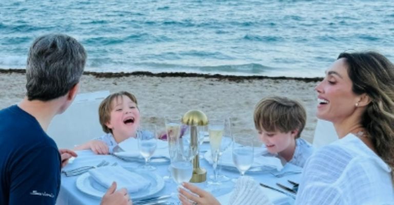 Foto subida por Anahí, con su familia/ Créditos: Instagram