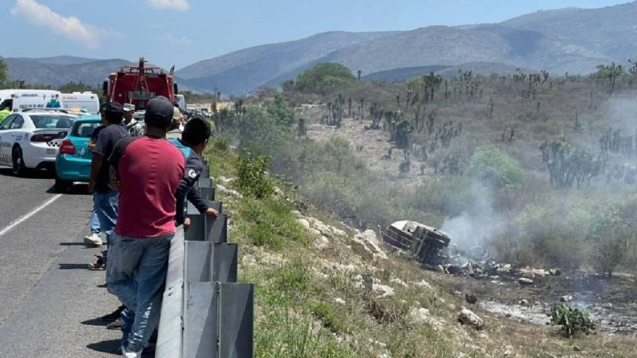 Fatal accidente: lamentan muerte de 9 maestros y 2 agentes de Sedena en Cuacnopalan-Oaxaca