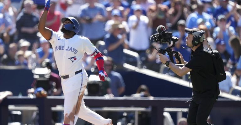 Guerrero Jr. conectó un cuadrangular