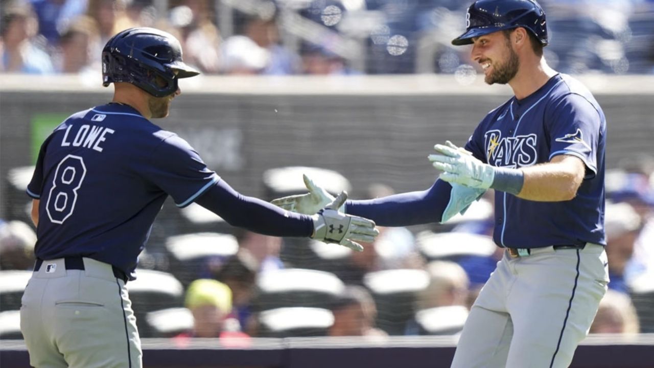 Los Lowe se encienden y los Rays salen con la serie en su visita a Toronto