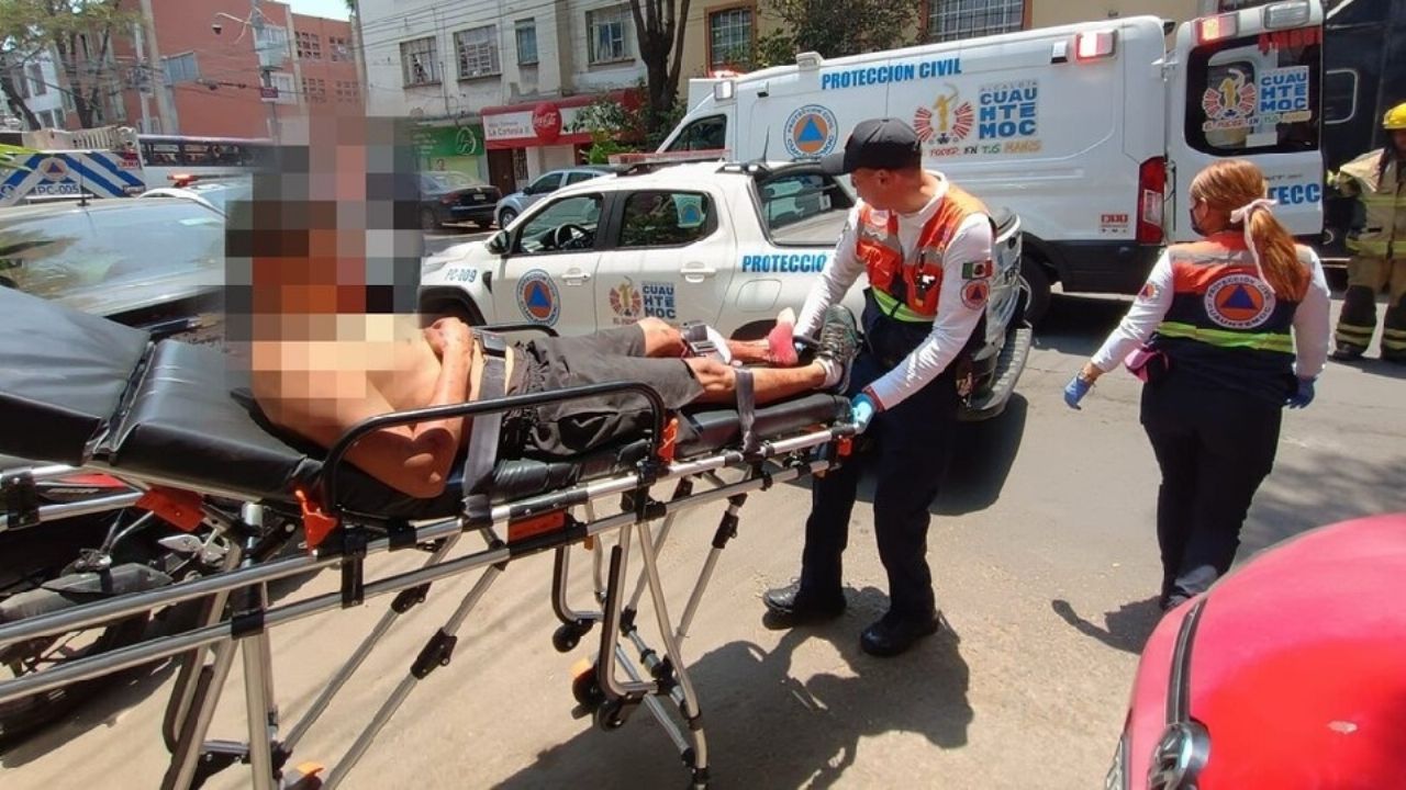 Hombre queda atrapado en su casa al ser atacado por ocho pitbull en la alcaldía Cuauhtémoc