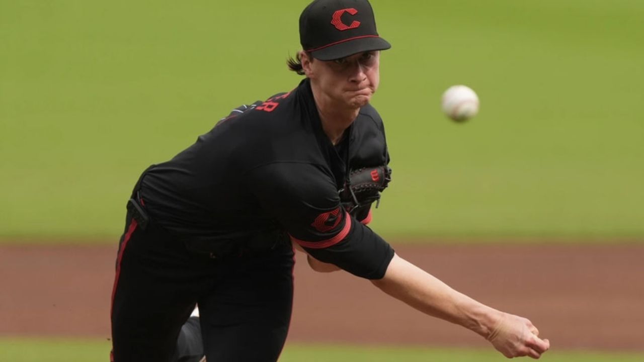 Benson jonronea y los Rojos resisten para imponerse ante los Guardianes