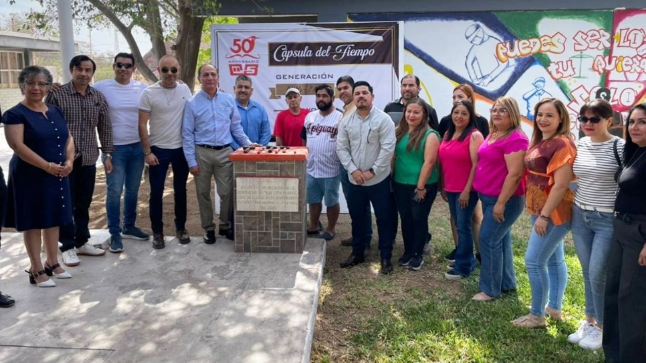 25 años después, cápsula del tiempo es abierta por exalumnos de Cobach Empalme