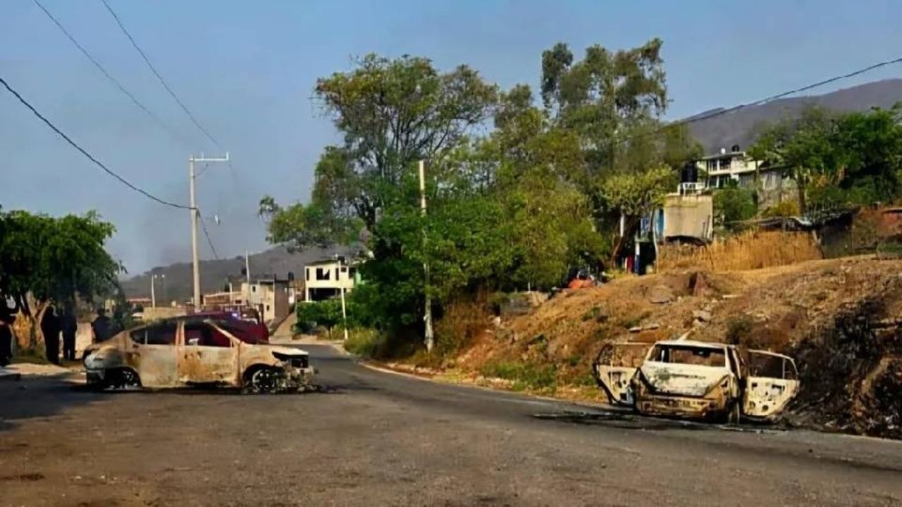 CJNG y La Familia Michoacana protagonizan enfrentamiento armado en carretera de Michoacán